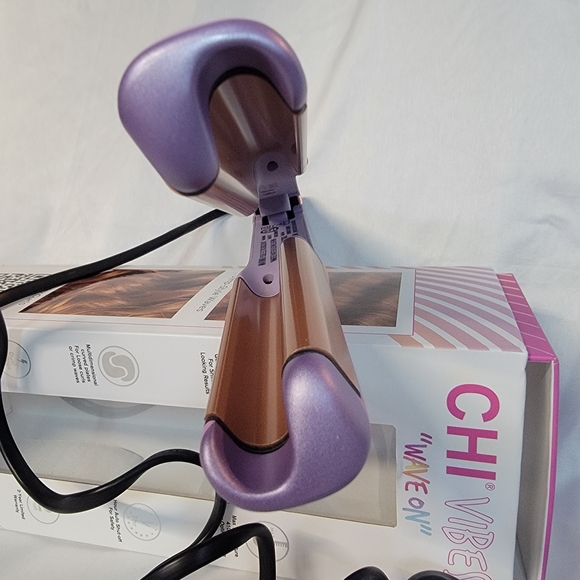 CHI Vibes Pink Hair "Wave On" - Picture 2 of 6